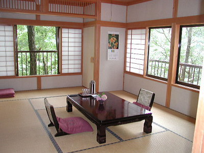 全室、中ノ沢川を眺められます
